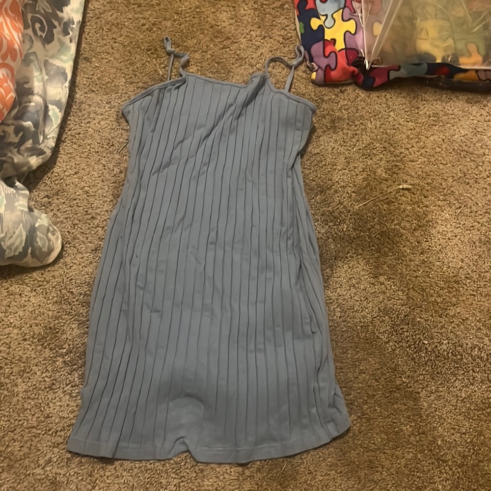 It’s a very nice blue dress, it has been worn once but it’s not broken at all